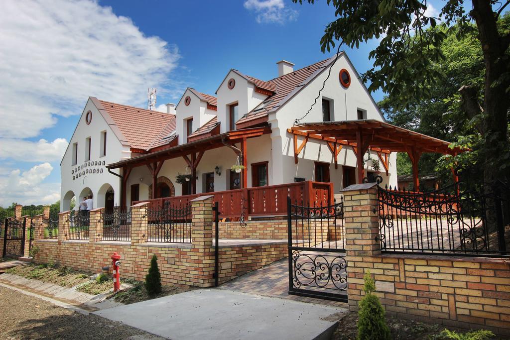Gesztenyes Vendeghaz Garáb Екстериор снимка
