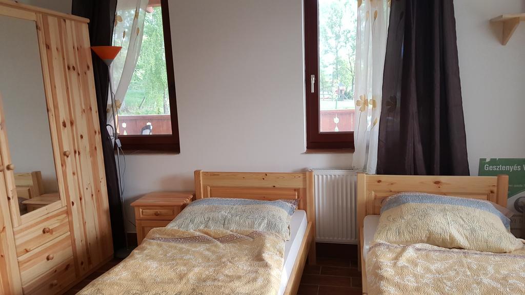 Gesztenyes Vendeghaz Garáb Екстериор снимка