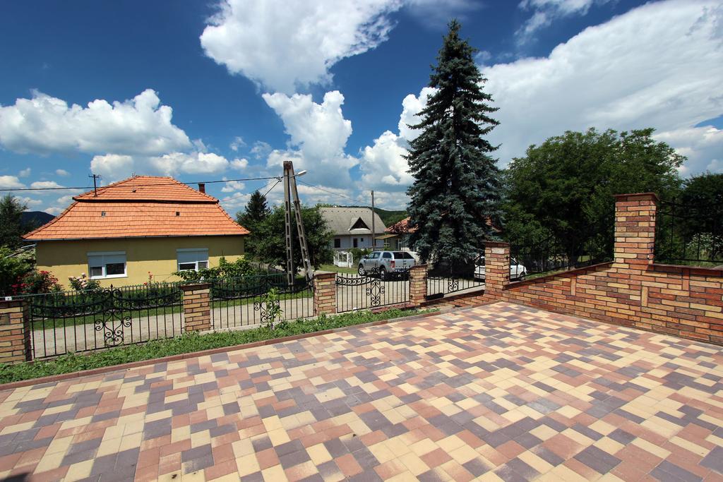 Gesztenyes Vendeghaz Garáb Екстериор снимка